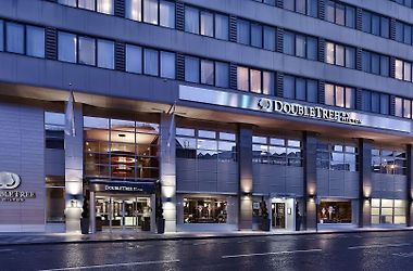 Doubletree By Hilton London Victoria Hotel Exterior photo