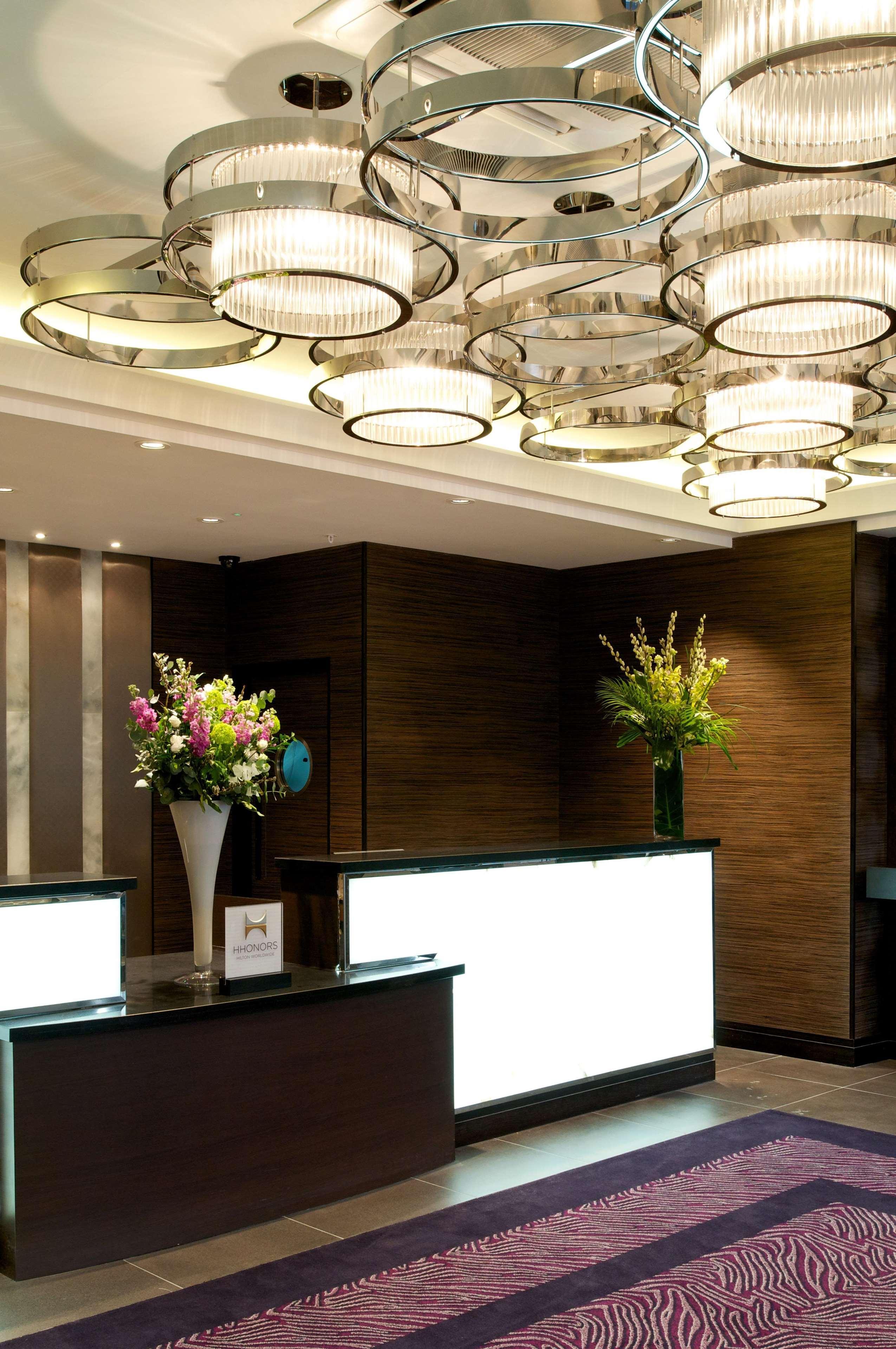 Doubletree By Hilton London Victoria Hotel Interior photo