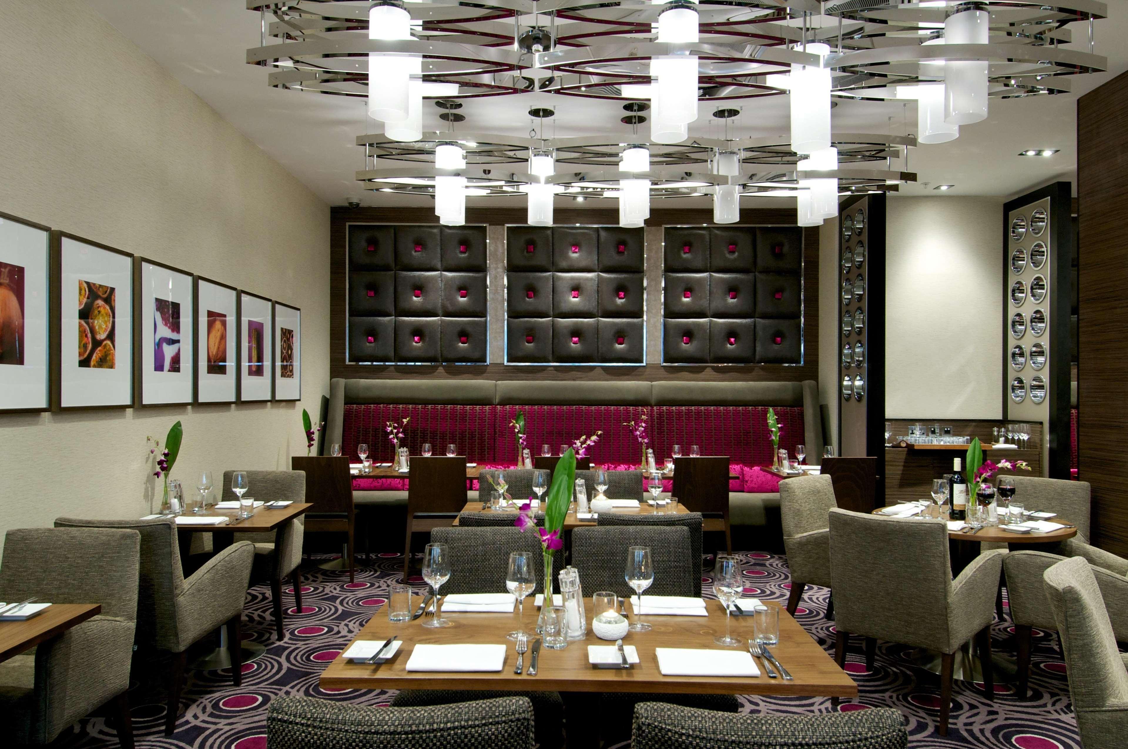 Doubletree By Hilton London Victoria Hotel Restaurant photo