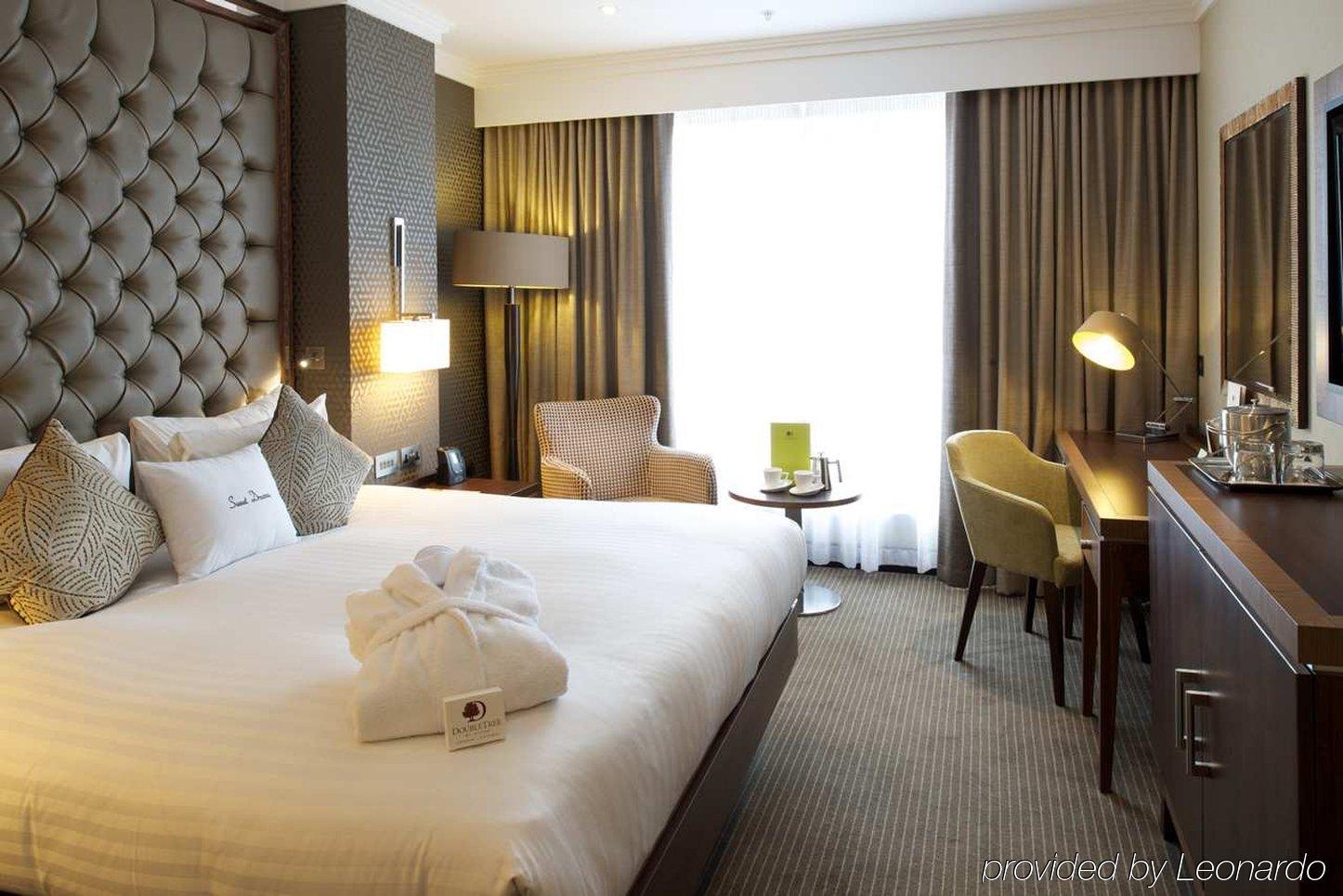 Doubletree By Hilton London Victoria Hotel Room photo