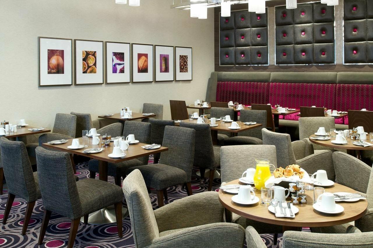 Doubletree By Hilton London Victoria Hotel Restaurant photo
